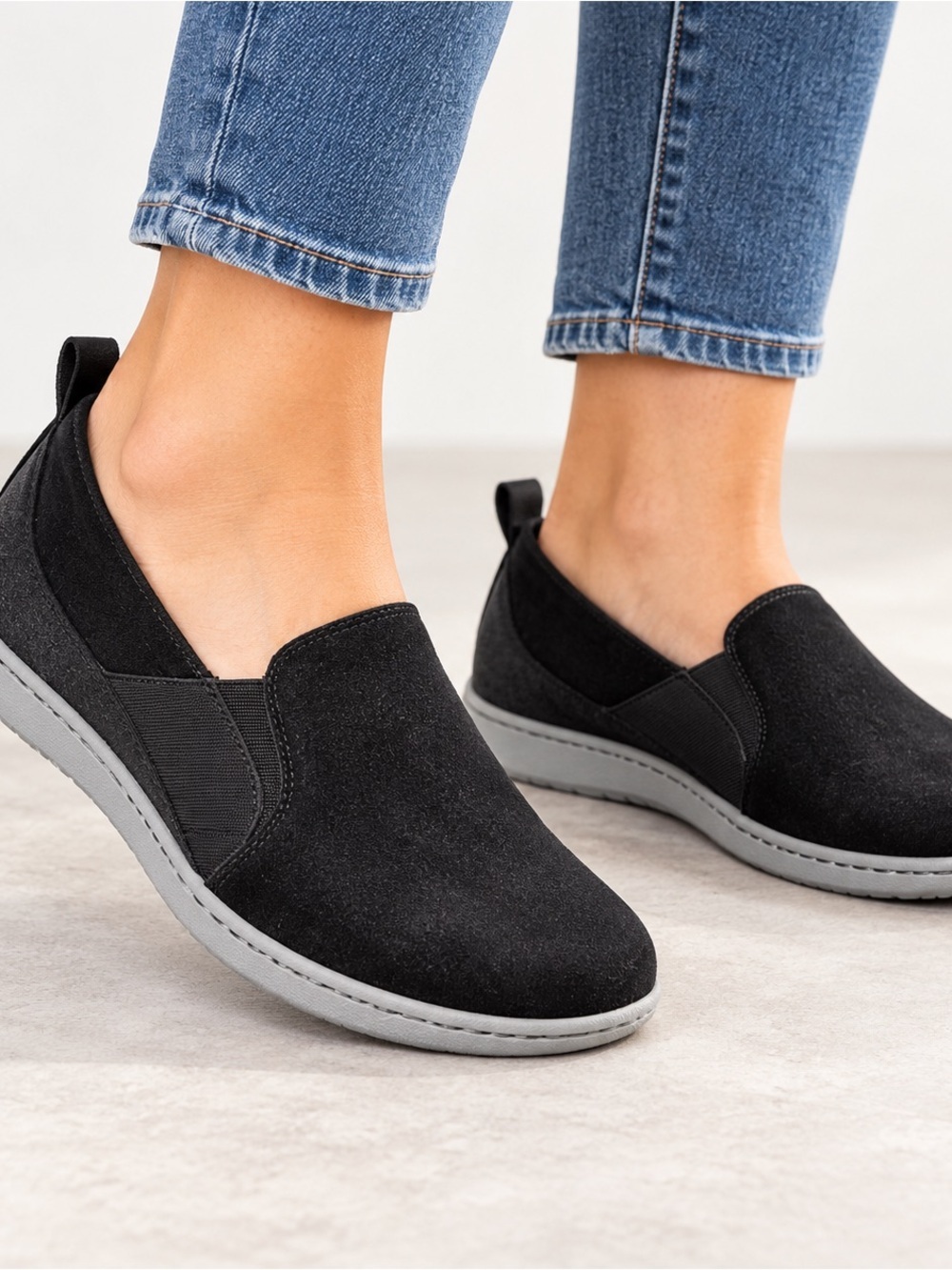 Cloudsteppers by Clarks Comfort Shoes Womens  7 Closed Toe Black Loafers